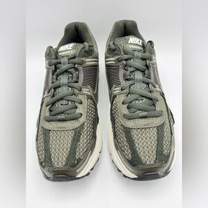 Nike Vomero 5 Women's Sneakers - Green and White